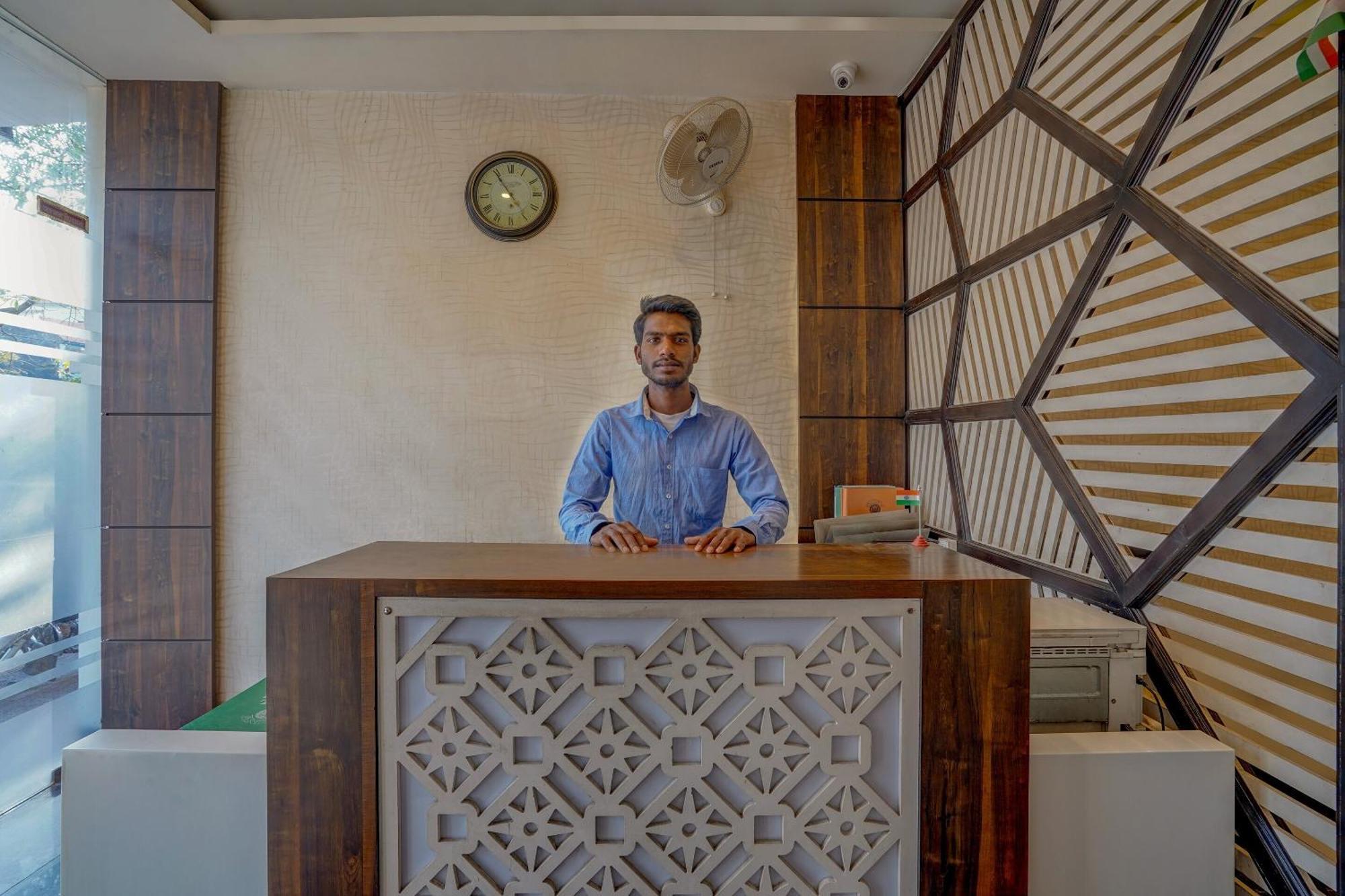 Super Hotel O Traveller Inn Λάκναου Εξωτερικό φωτογραφία