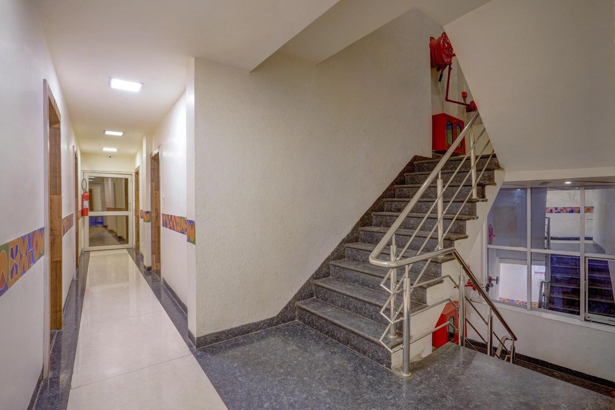 Super Hotel O Traveller Inn Λάκναου Εξωτερικό φωτογραφία