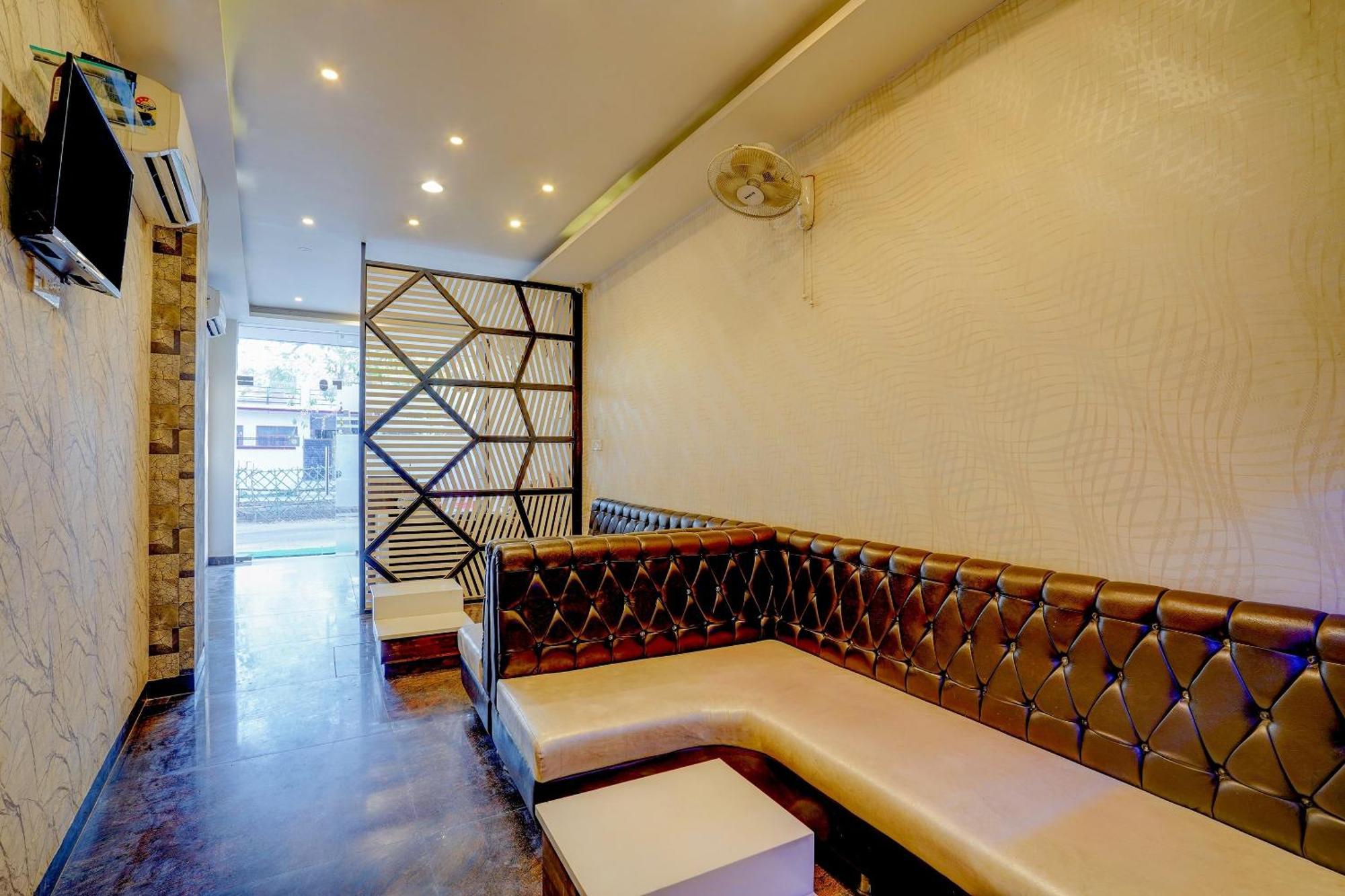 Super Hotel O Traveller Inn Λάκναου Εξωτερικό φωτογραφία